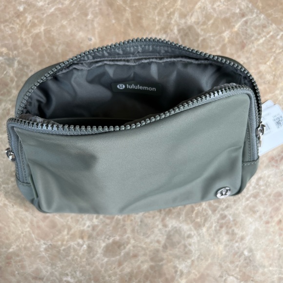 LARGE Lululemon Everywhere Belt Bag-Gray Sage - Picture 5 of 6